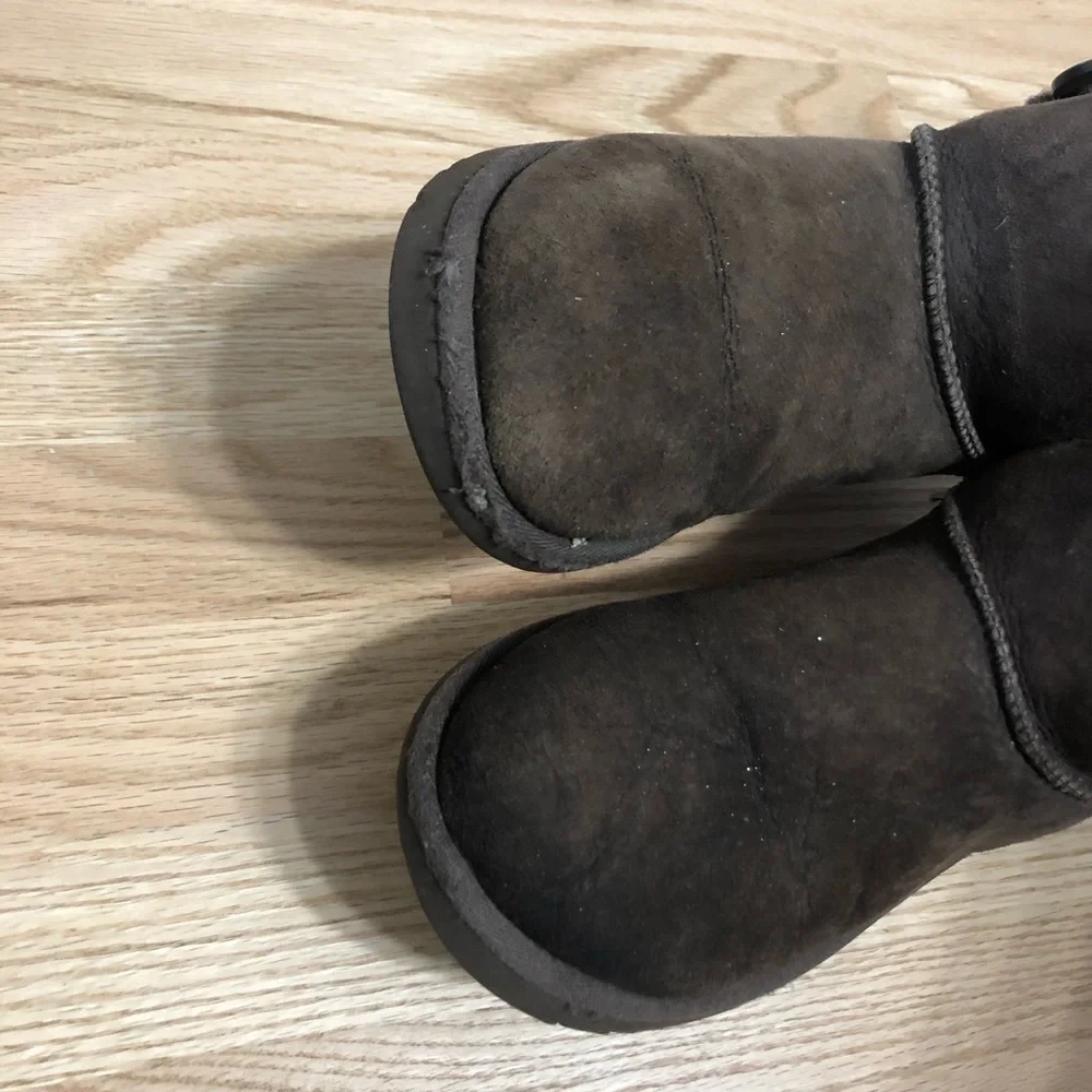 Ugg Bailey Triple Button Boots Sz 4 Brown Suede Leather Youth Girls Kids